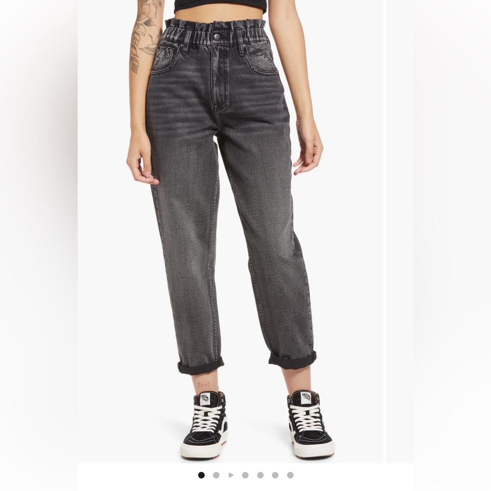 Vigoss
Janis Paperbag High
Waist Crop Tapered Jeans size 27